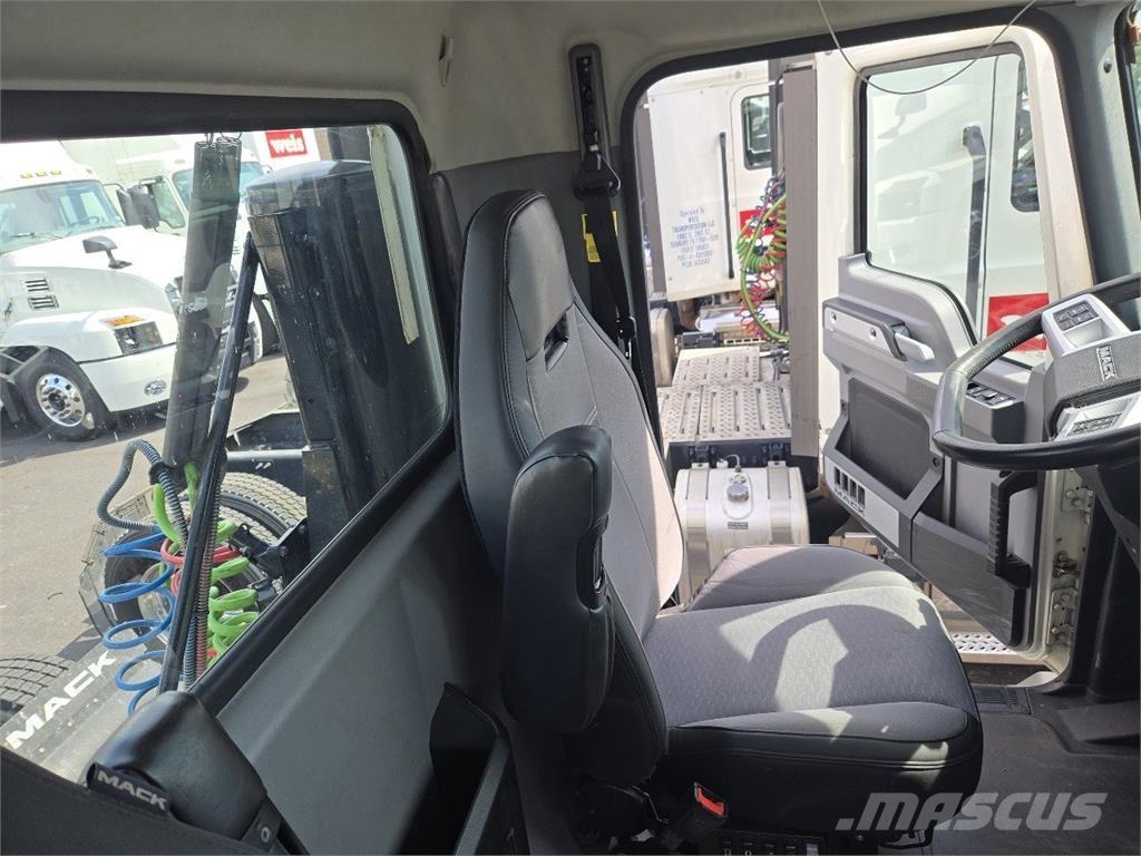 Mack AN64T Trækkere