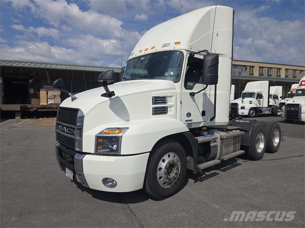 Mack AN64T Trækkere