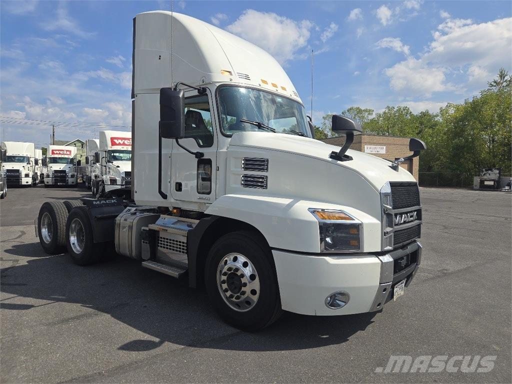 Mack AN64T Trækkere