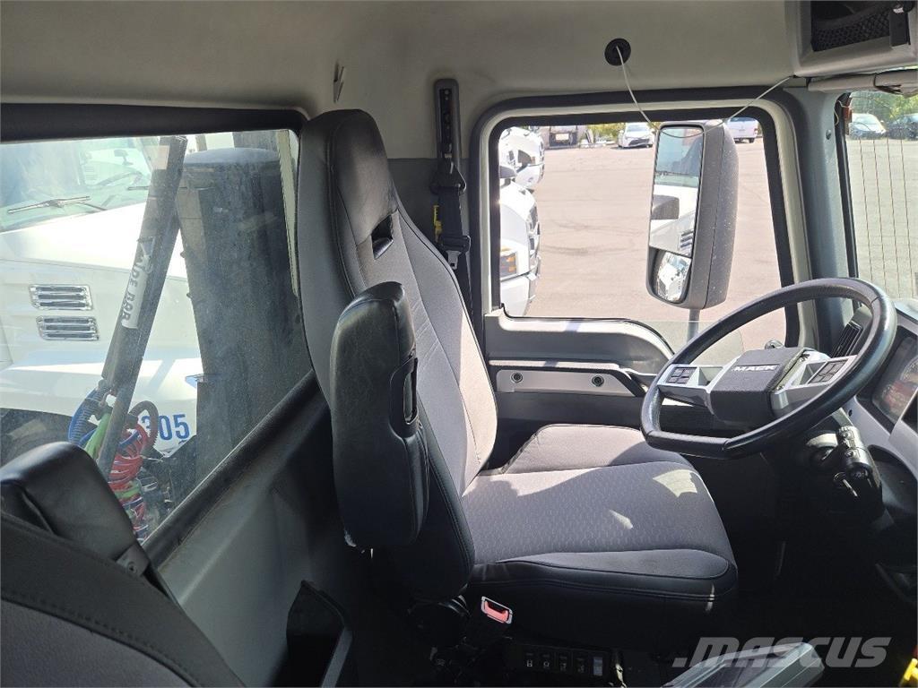 Mack AN64T Trækkere