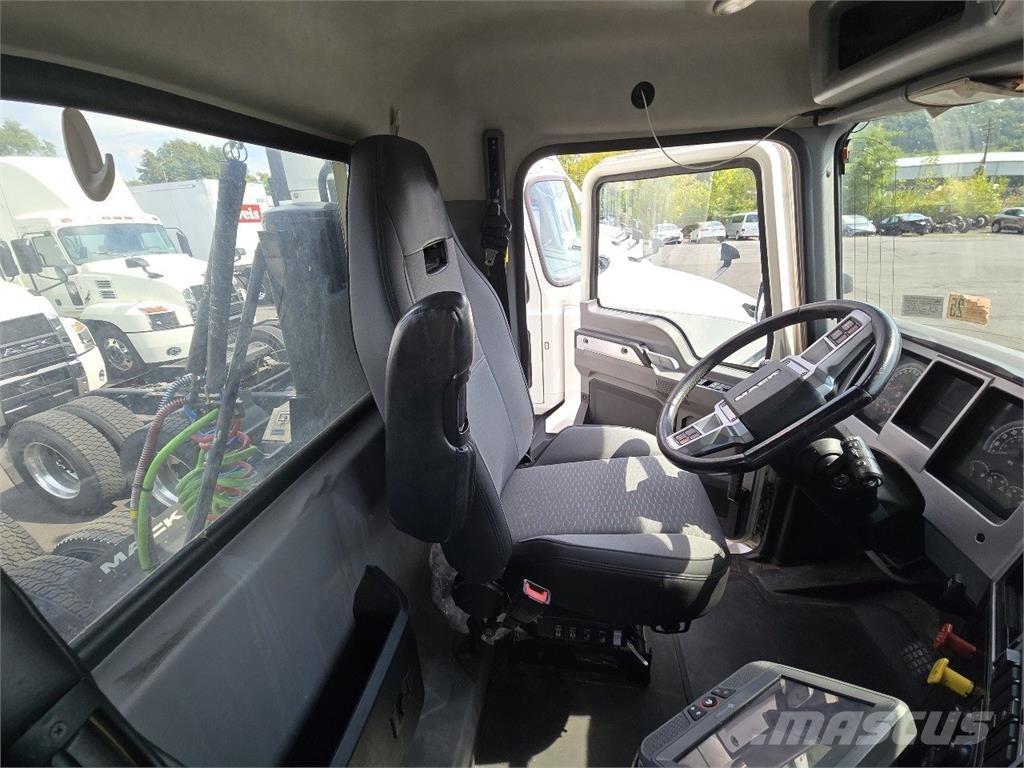 Mack AN64T Trækkere