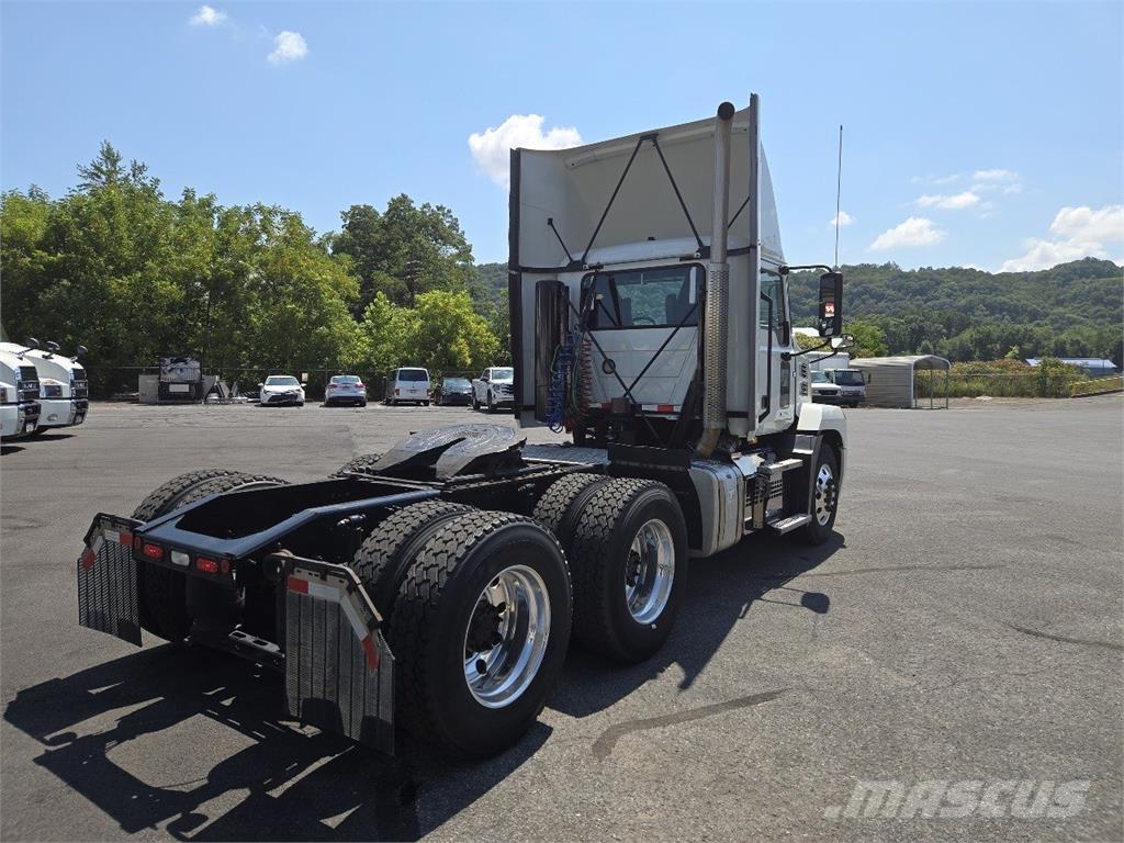 Mack AN64T Trækkere