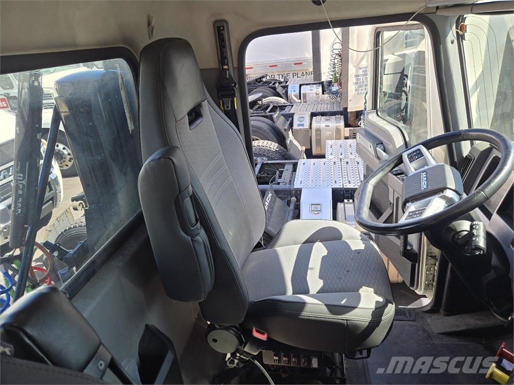 Mack AN64T Trækkere