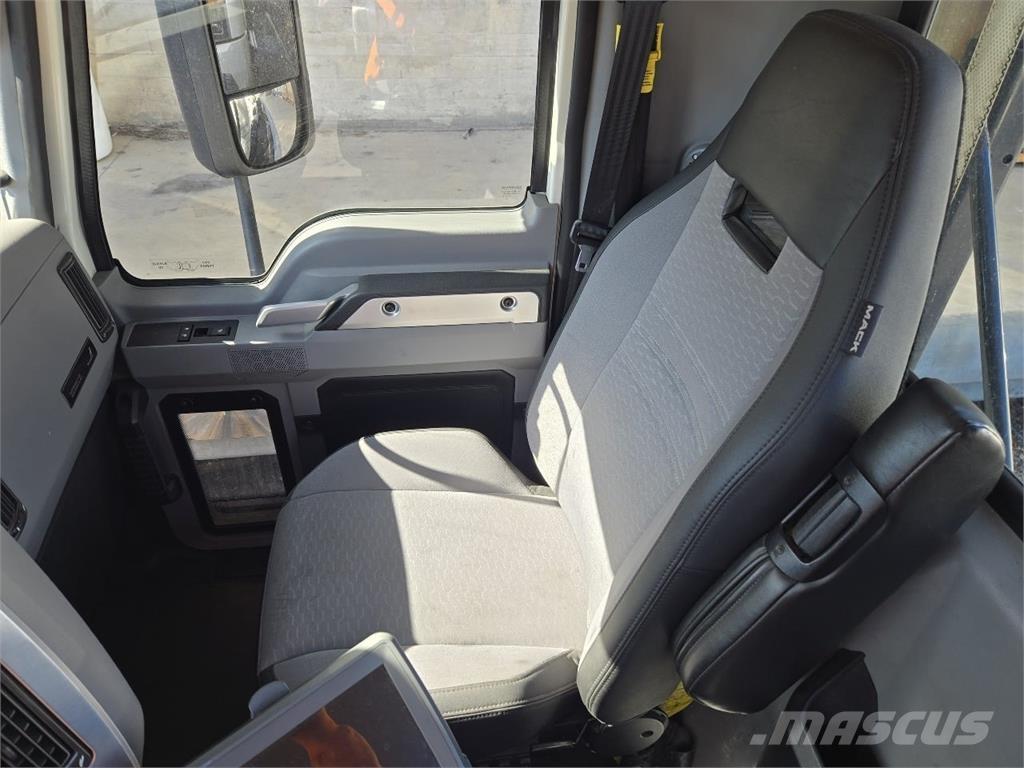 Mack AN64T Trækkere