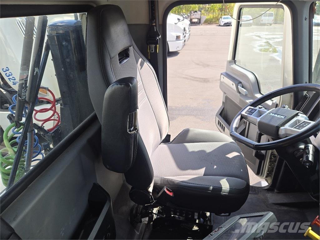 Mack AN64T Trækkere