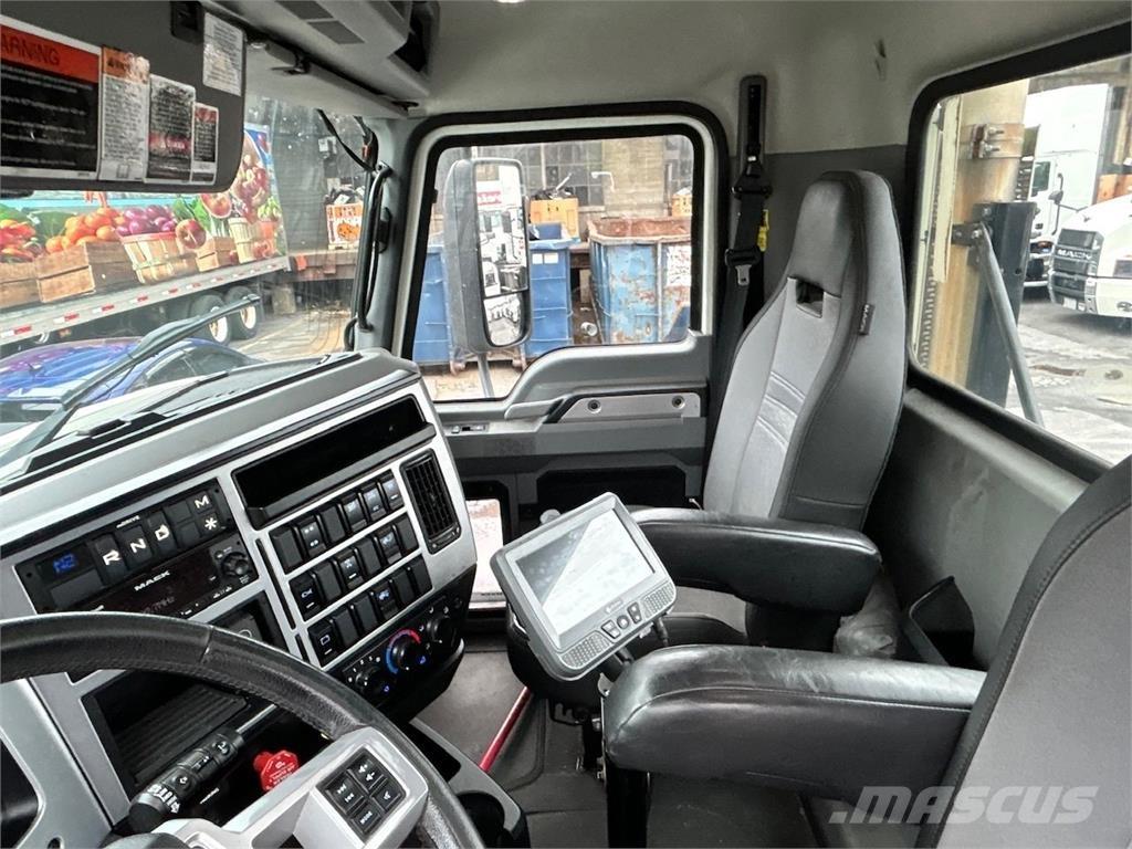 Mack AN64T Trækkere