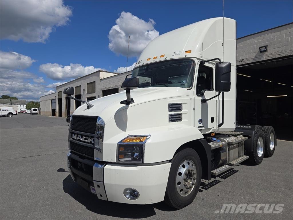 Mack AN64T Trækkere