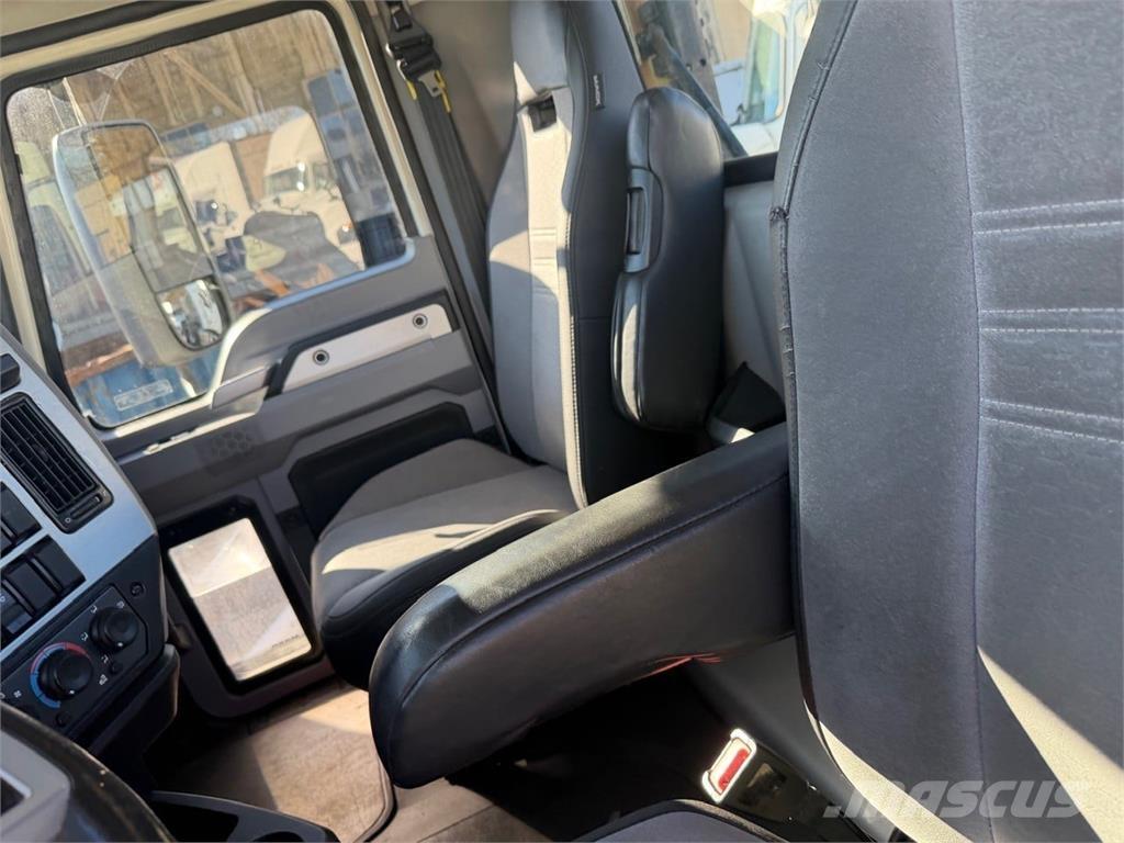 Mack AN64T Trækkere