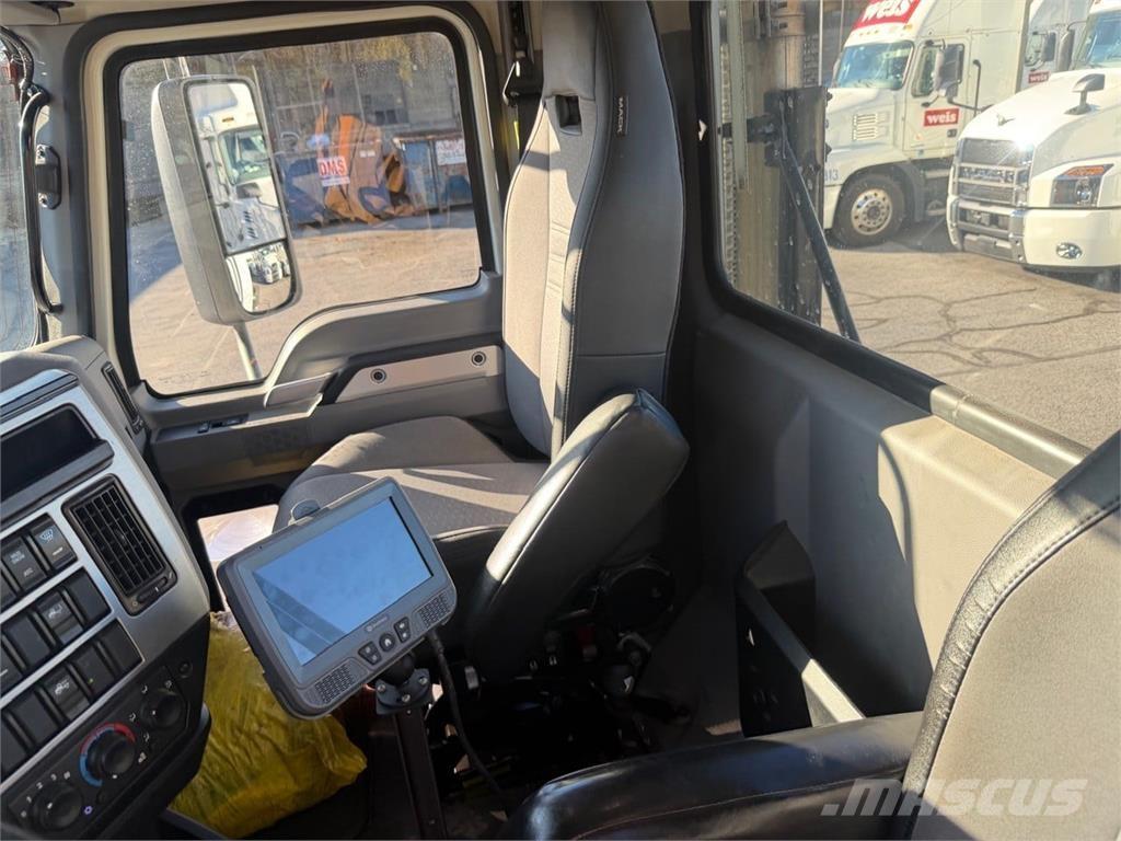 Mack AN64T Trækkere