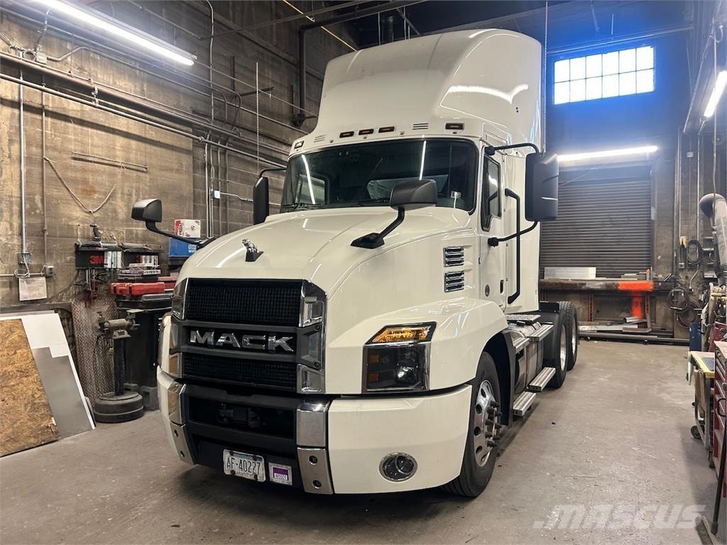 Mack AN64T Trækkere