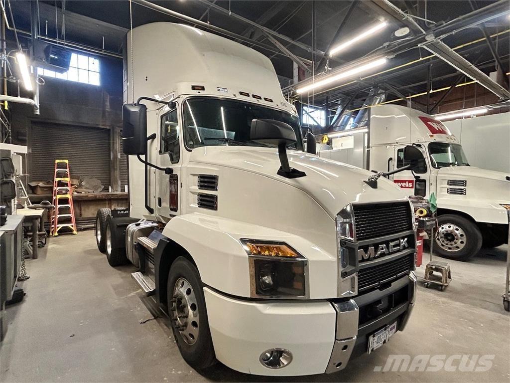 Mack AN64T Trækkere