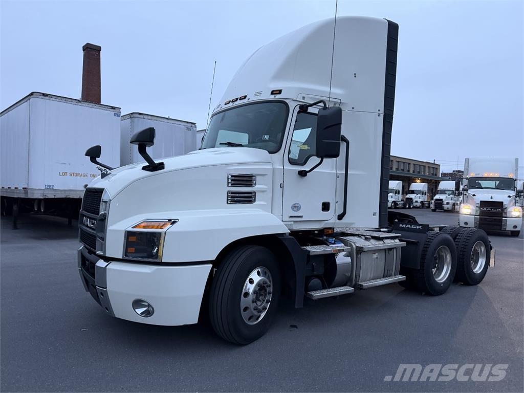 Mack AN64T Trækkere