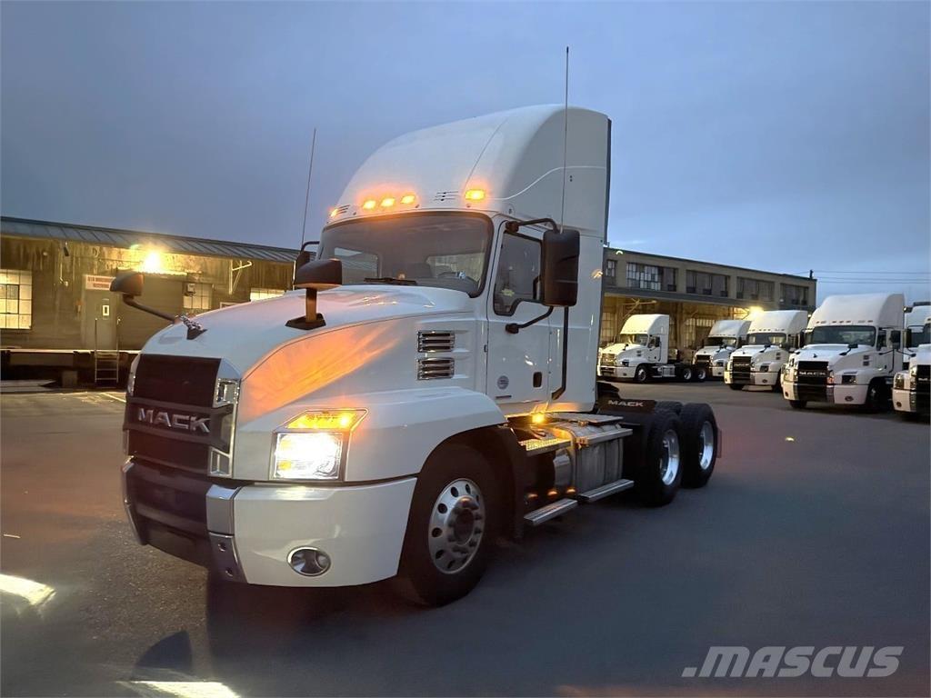 Mack AN64T Trækkere