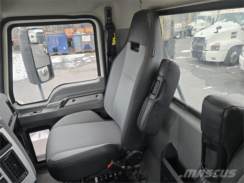 Mack AN64T Trækkere