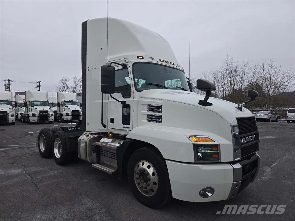 Mack AN64T Trækkere