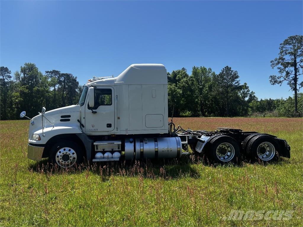 Mack CXU 613 Trækkere