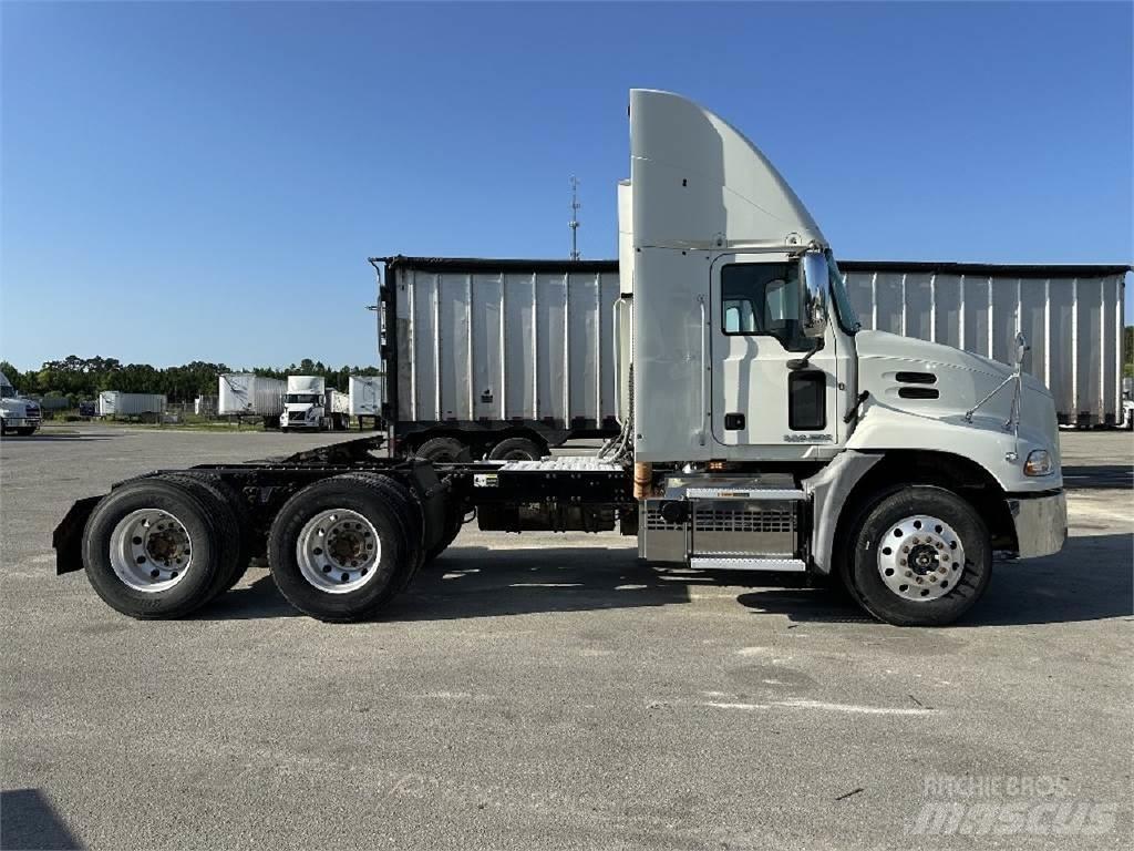 Mack CXU613 Trækkere