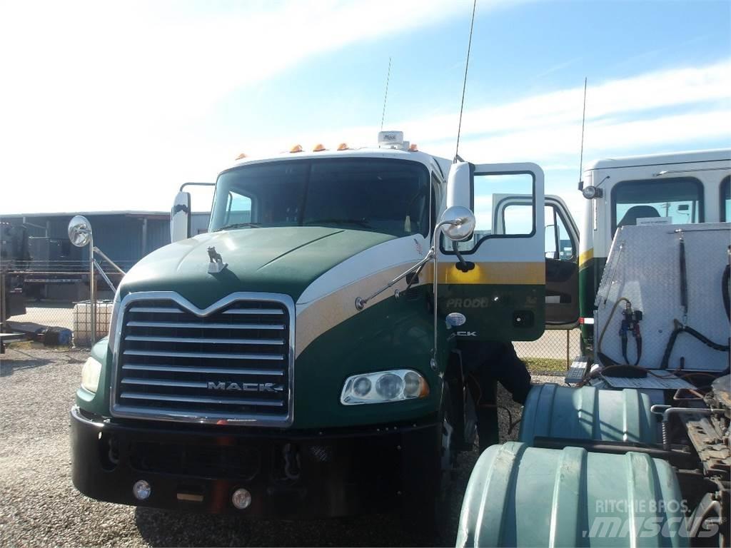 Mack CXU613 Trækkere