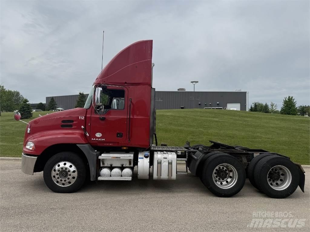 Mack CXU613 Trækkere