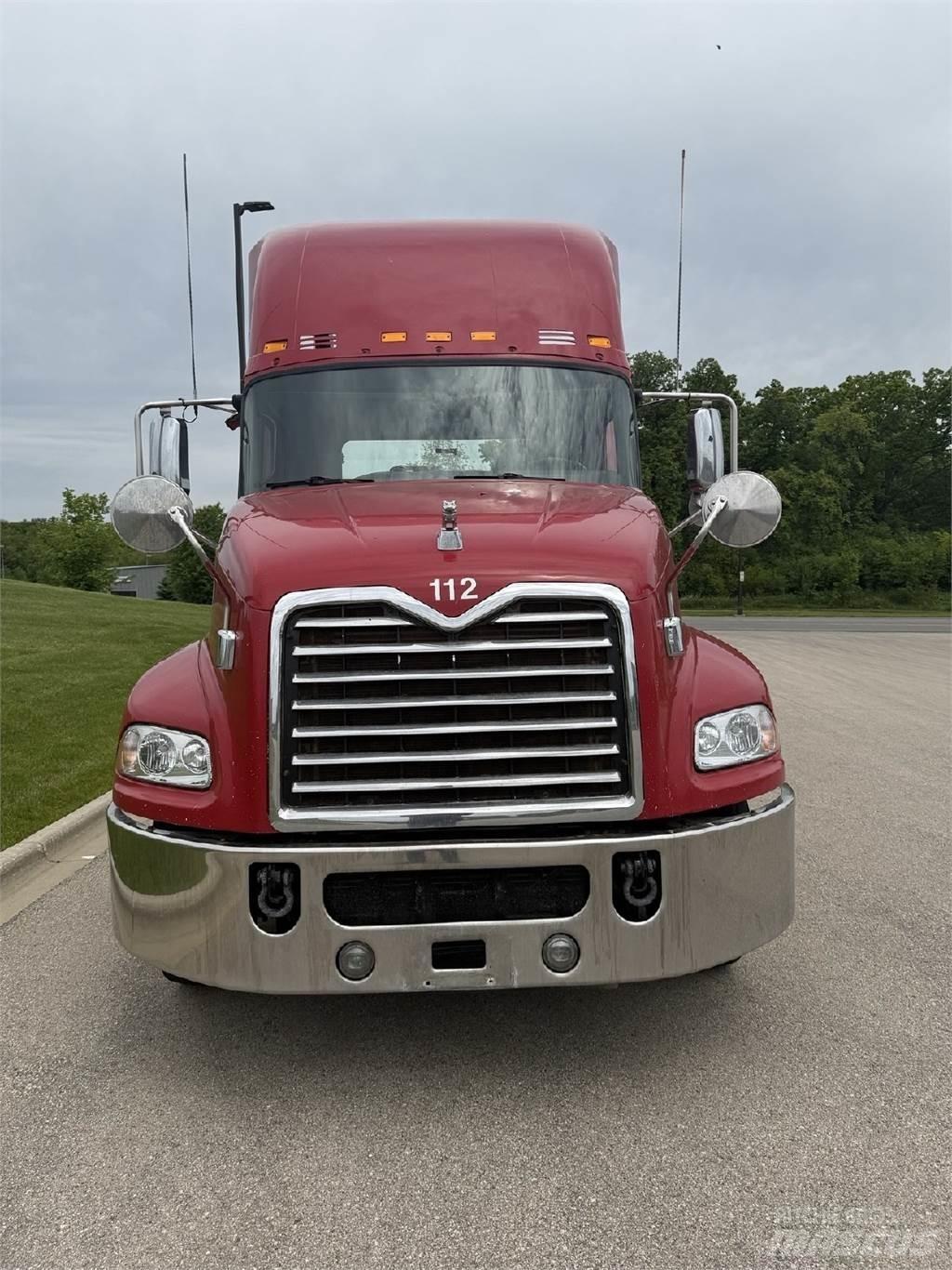 Mack CXU613 Trækkere