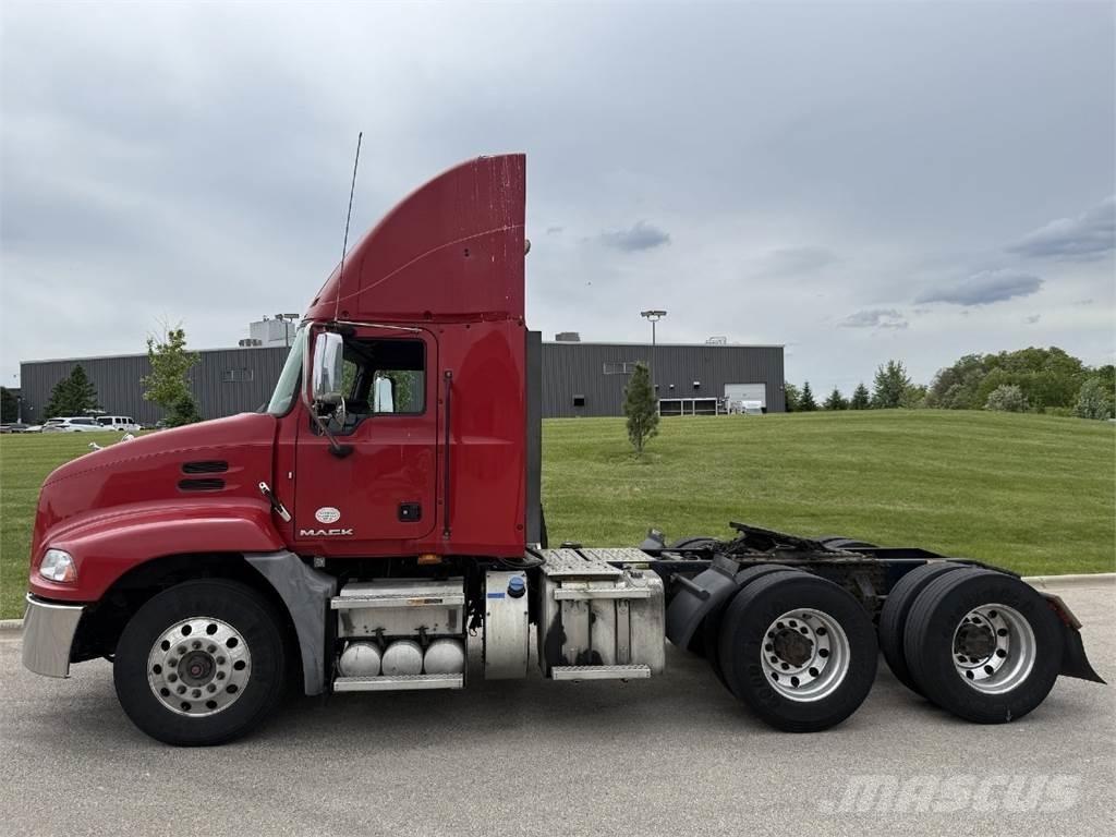 Mack CXU613 Trækkere