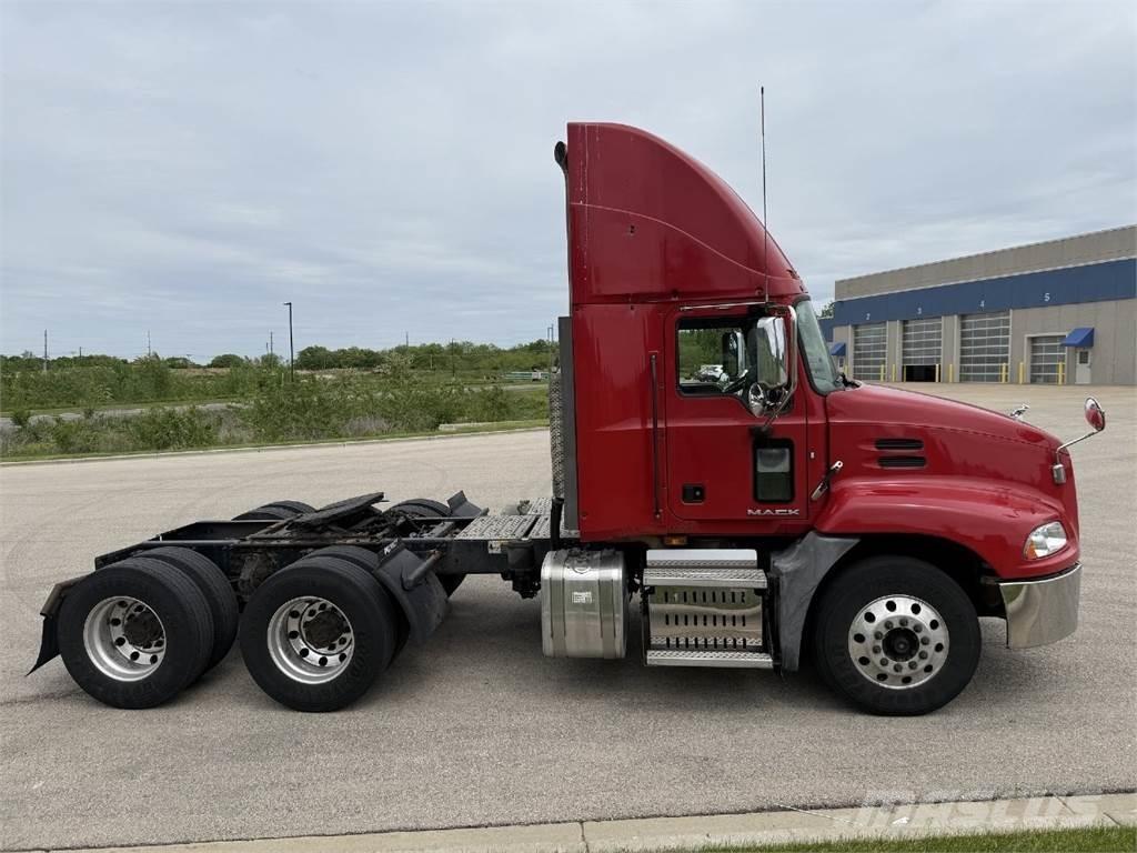 Mack CXU613 Trækkere