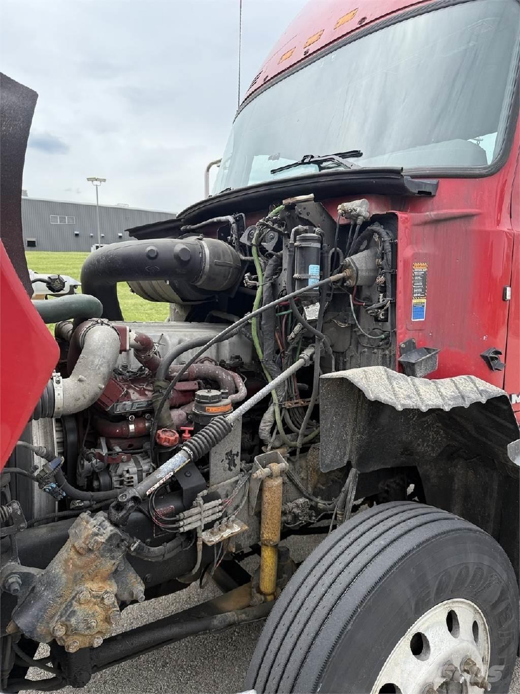 Mack CXU613 Trækkere