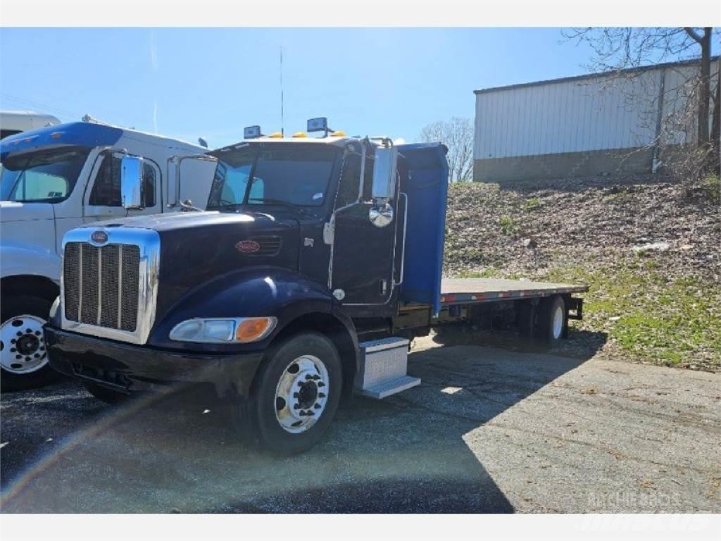 Peterbilt 337 Lastbil med lad/Flatbed