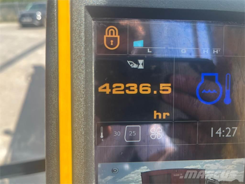 JCB JS130 LC Gravemaskiner på larvebånd