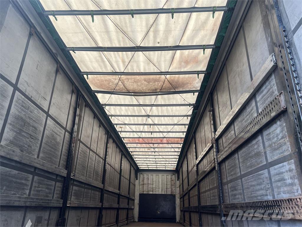 Krone  Semi-trailer med Gardinsider