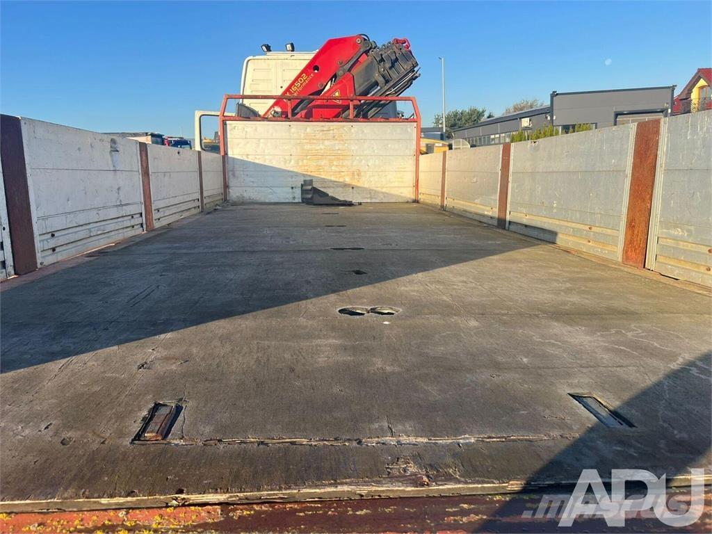 Volvo FM12 Lastbil med lad/Flatbed