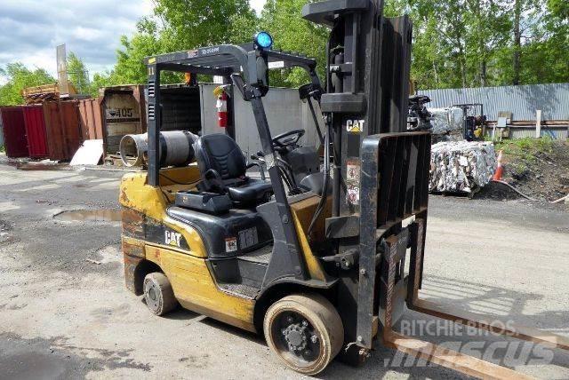 CAT 2C6500 Gaffeltrucks - andre