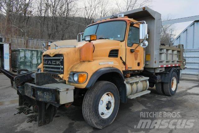 Mack CV712 Lastbiler med tip