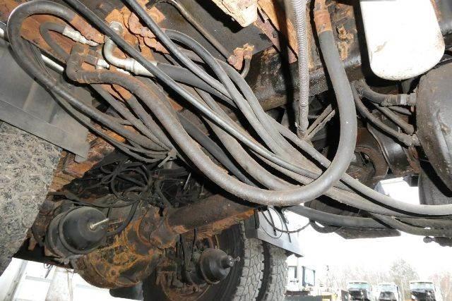 Mack CV712 Lastbiler med tip