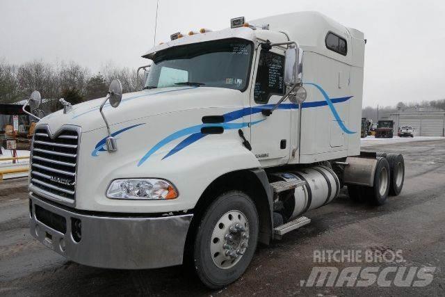 Mack CXU613 Trækkere