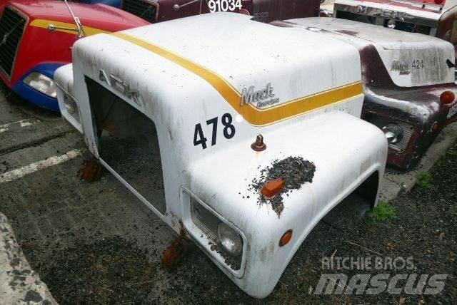 Mack R690T Transport – Andet