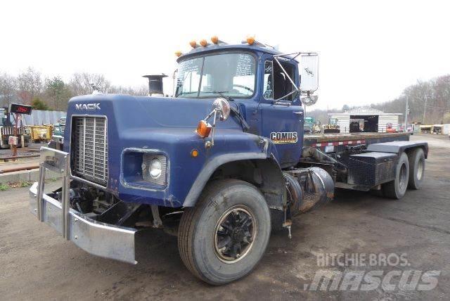 Mack RB688S Lastbiler med containerramme / veksellad