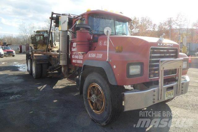 Mack RD688S Lastbiler med containerramme / veksellad
