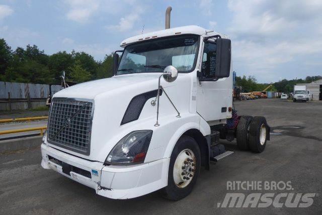 Volvo VNL42T Chassis