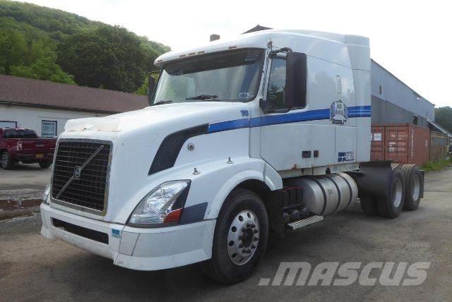 Volvo VNL64T Trækkere