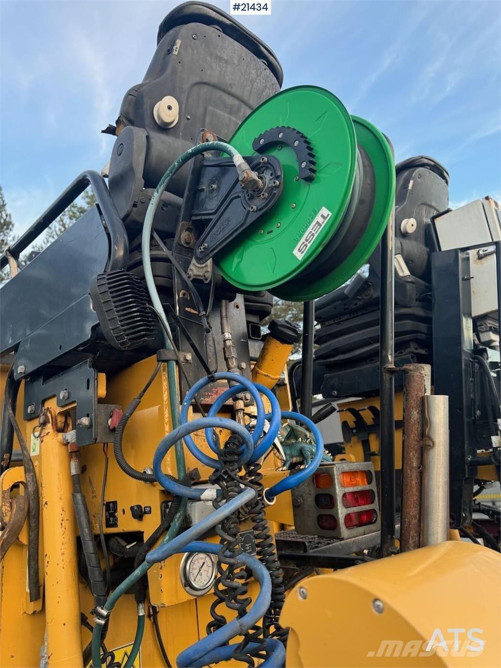 CAT AP 300 Asfaltudlæggere