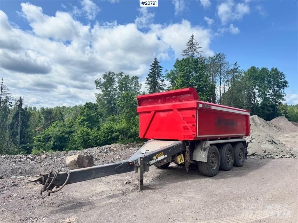 Istrail Trailer. Anhænger med tip