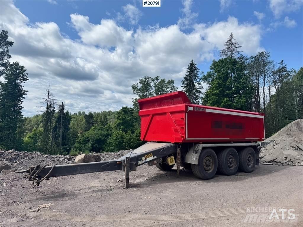 Istrail Trailer. Anhænger med tip