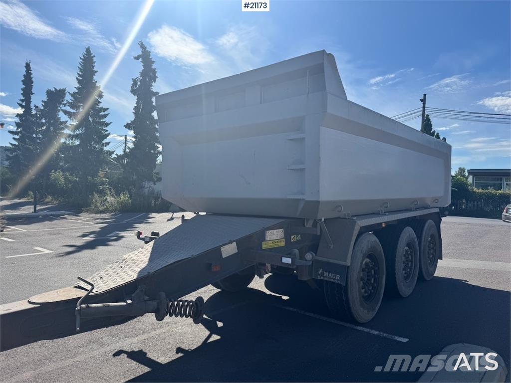 Maur Trailer. Anhænger med tip