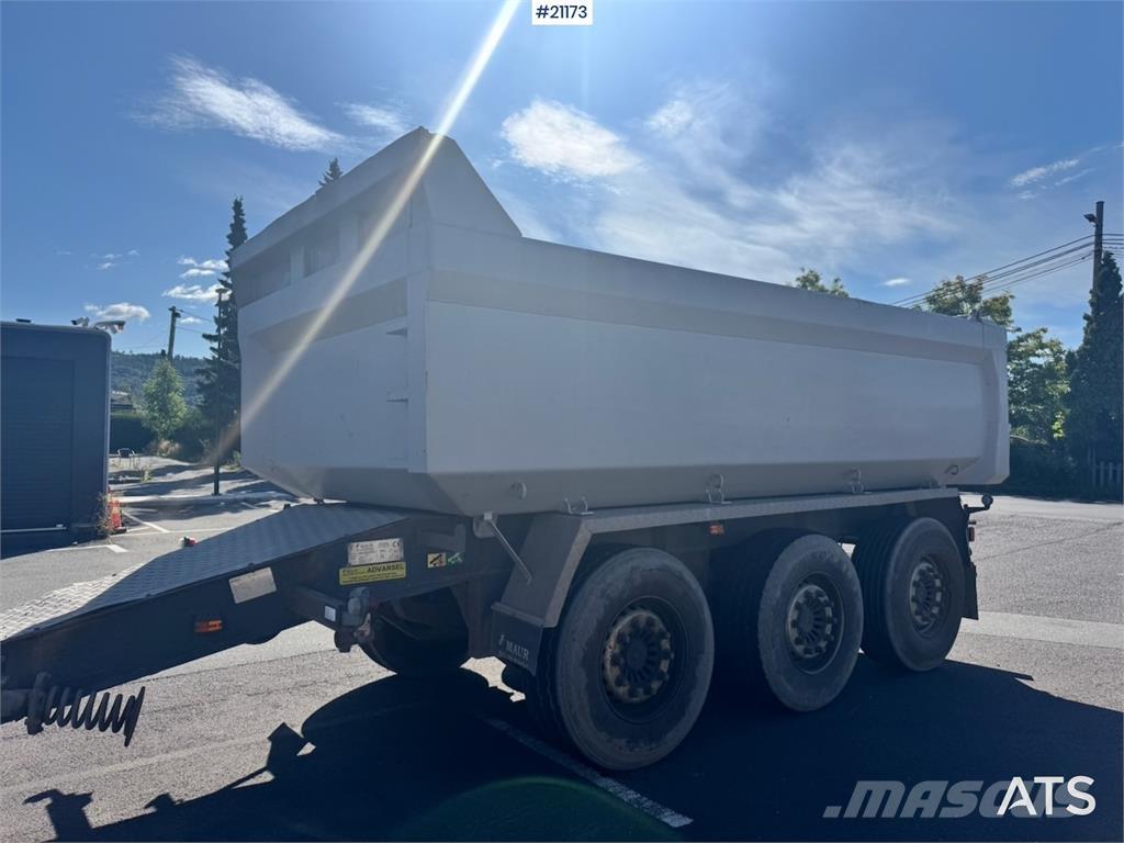 Maur Trailer. Anhænger med tip