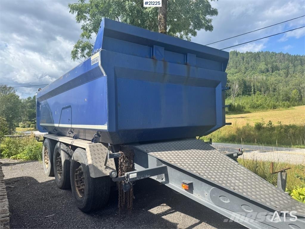Maur Trailer. Anhænger med tip