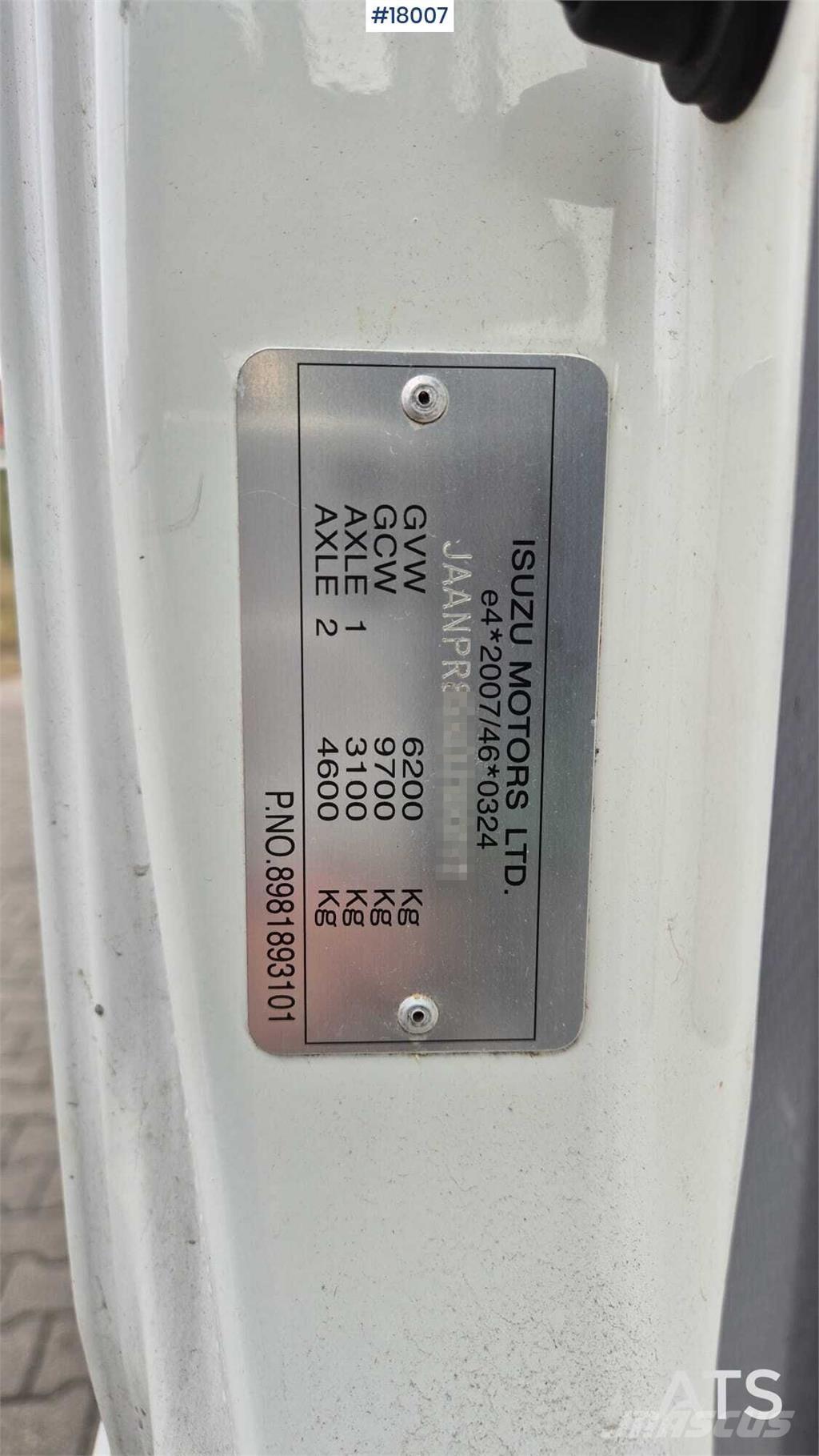 Isuzu N2R Lastbil med kran