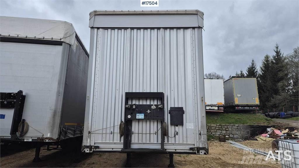 Kässbohrer ME Semi-trailer med Gardinsider