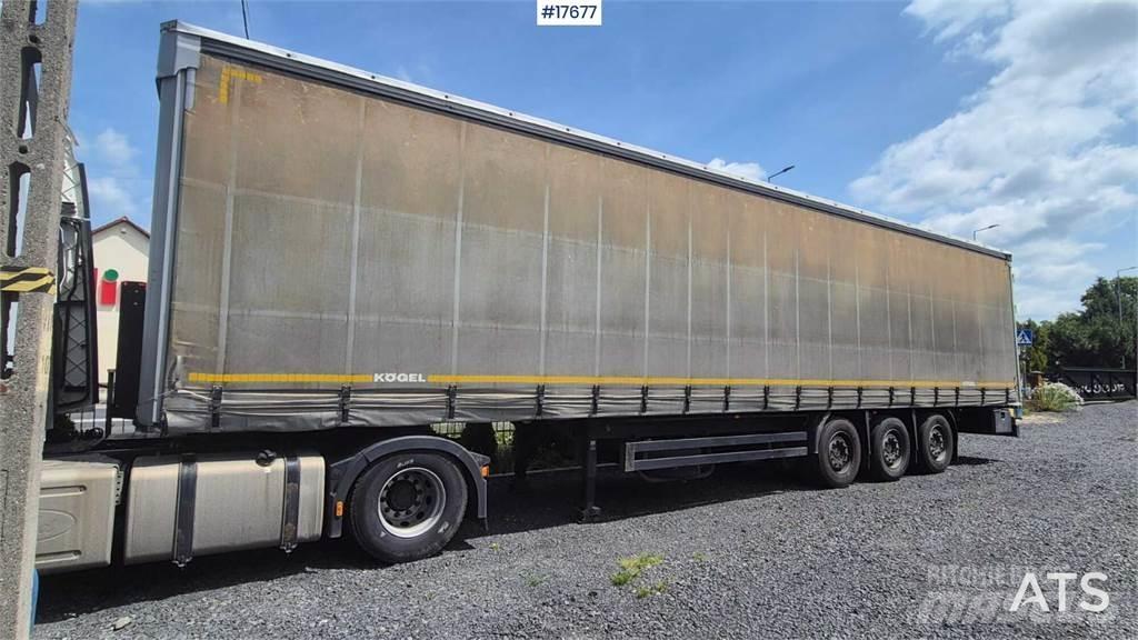 Kögel S-24 Semi-trailer med Gardinsider