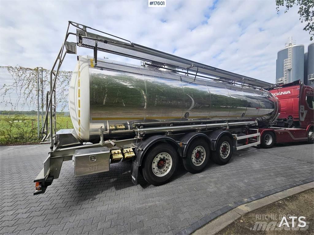 Magyar 6 Ms 2B6 07 Semi-trailer med Tank